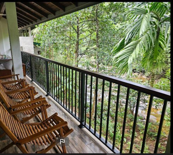 Old Bridge Riverside Hotel Kitulgala Exterior photo
